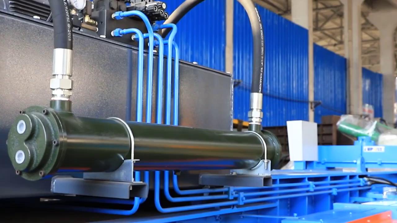 EPM全自動臥式打包機是我公司生產的一種高自動化大型液壓壓縮打捆設備，該機主要由機械系統(tǒng)、控制系統(tǒng)、上料系統(tǒng)與動力系統(tǒng)等組成。。。